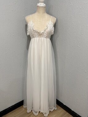 Vintage Tosca Lingerie 100% Nylon White Nightgown Sheer/Satin Lace Detail Size L